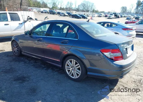 2009 Mercedes-Benz C 300 Luxury/Sport z USA, uszkodzony, nr VIN WDDGF54X29R056814